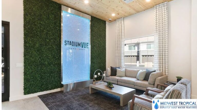 アリゾナ州ピオリア・フェニックスのスタジアムビュー・タウンホームズ向け、ステンレススチール製フレームとビニールロゴ付きバブルウォール垂直チャンバー