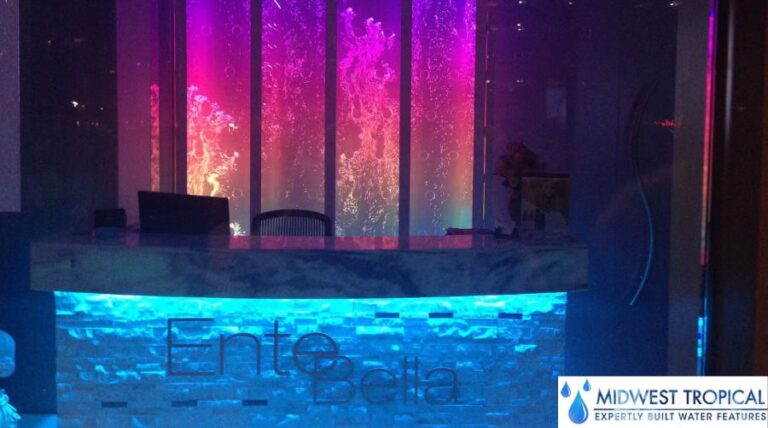 スコッツデールのセンテベラスパの渦巻きロッドバブルウォール