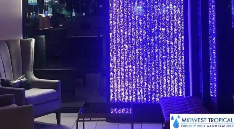 フロリダ州サラソタのコナーズ・ステーキ＆シーフードにある垂直チャンバー・バブルウォール