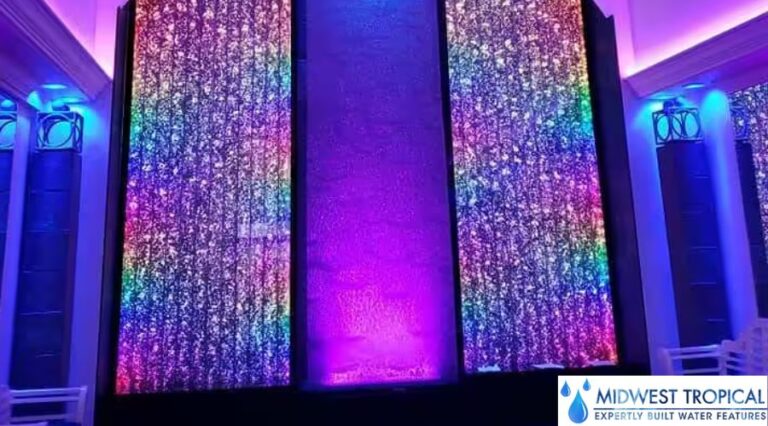 ミシガン州デトロイト、リバービューのアルナルドス・バンケット・センターにおける垂直チャンバー・バブルウォールとメッシュ滝