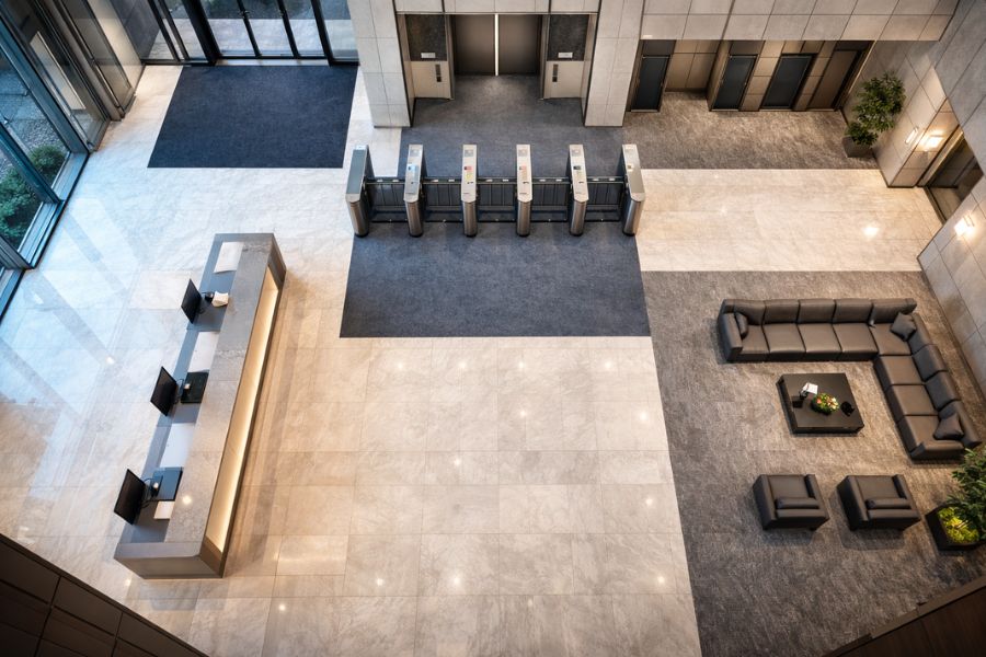 真上から見下ろしたオフィスエントランスの受付・セキュリティゲート・待合スペースの配置